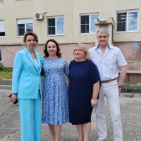 Секретарь Общественной палаты Владимирской области Татьяна Яконюк торжественно поздравила сотрудников Перинатального центра в честь праздника — Дня медицинского работника